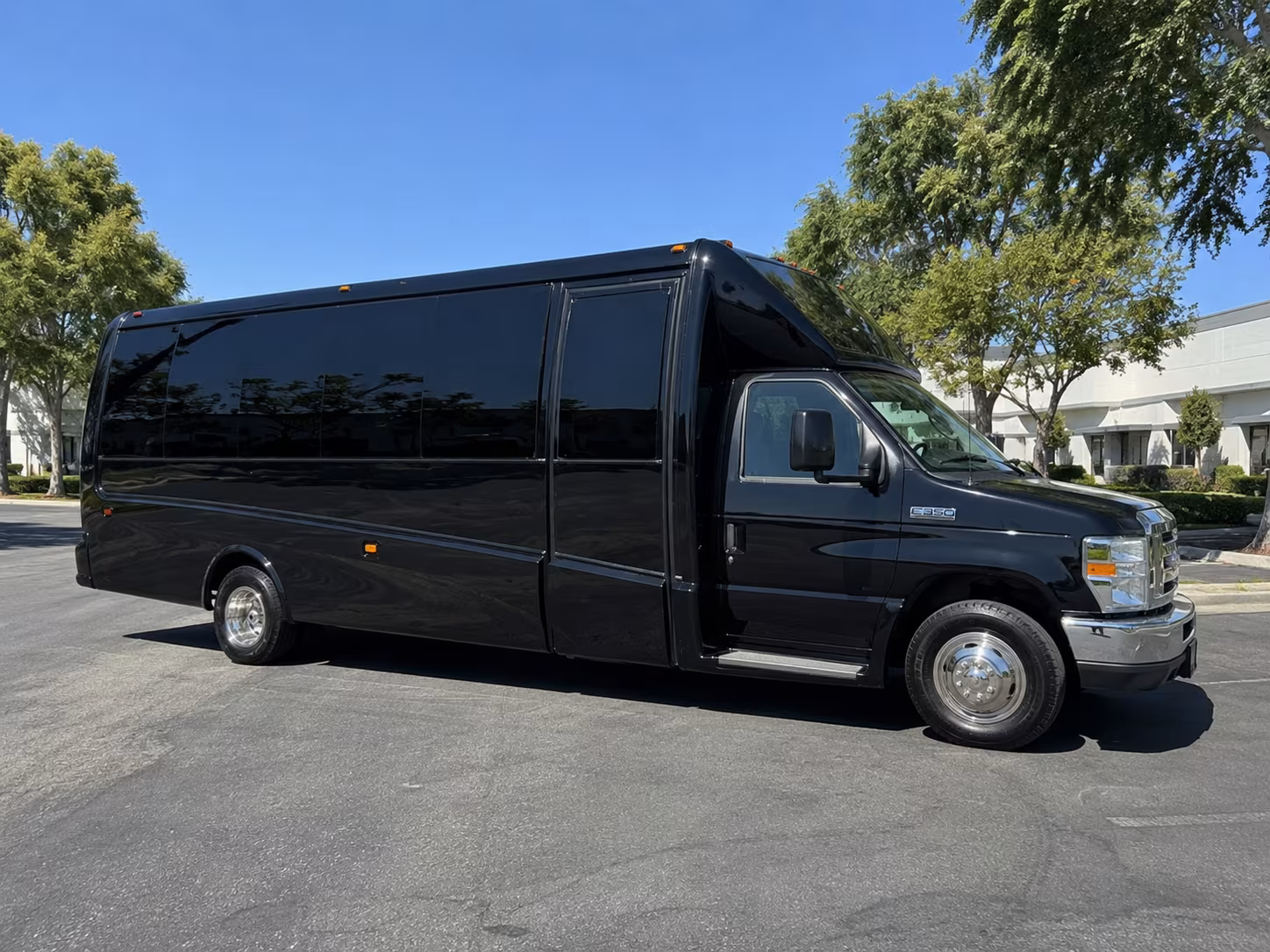 modesto party buses for bachelorette bar crawls on 10th street